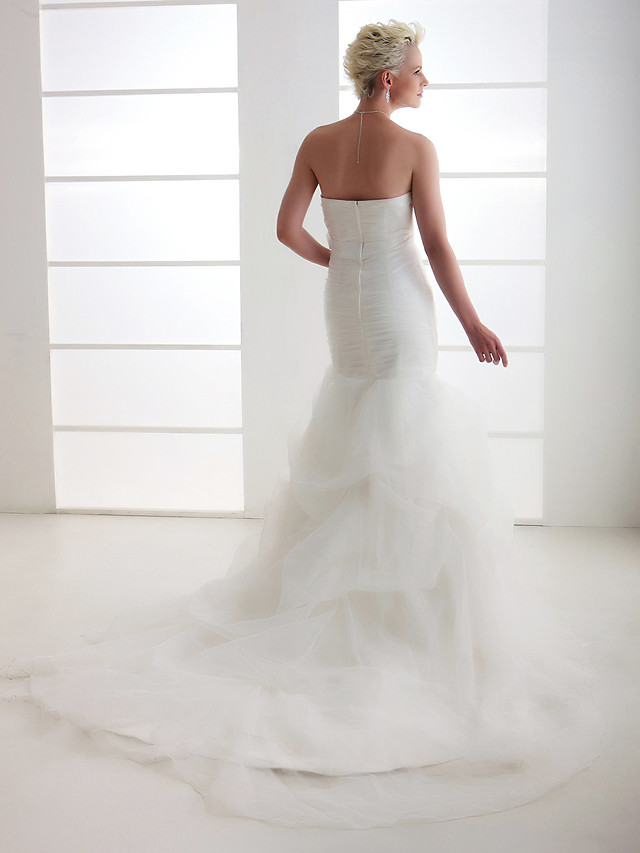 Mermaid Strapless Sleeveless Organza Wedding Gown With Court Train 2