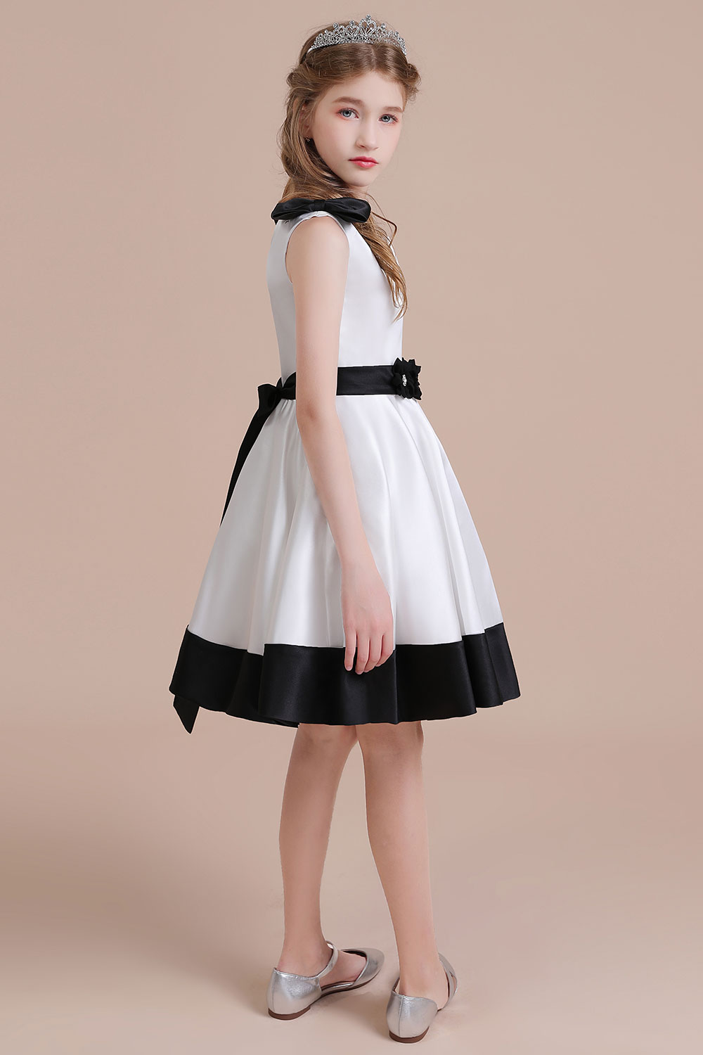 A-line Jewel Neck Sleeveless Knee-length Satin Flower Girl Dress With Rhinestone 5