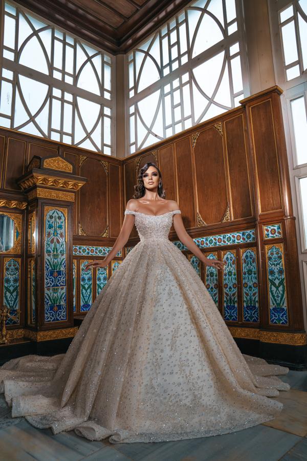 Ball Gown Off-the-shoulder Sleeveless Chapel Train Lace Bridal Gown With Appliques 1