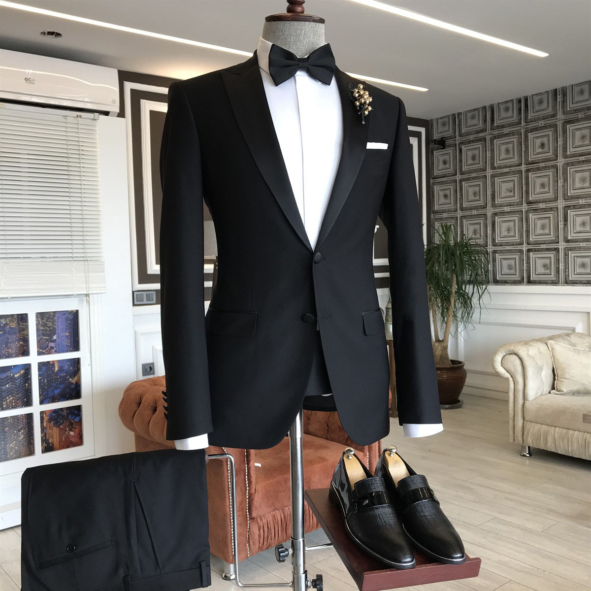 Black Slim Fit Business Suit with Peaked Lapel 2