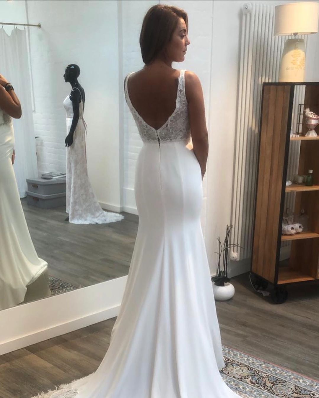 Mermaid V-neck Sleeveless Sweep / Brush Train Satin Bridal Gown With Lace 3