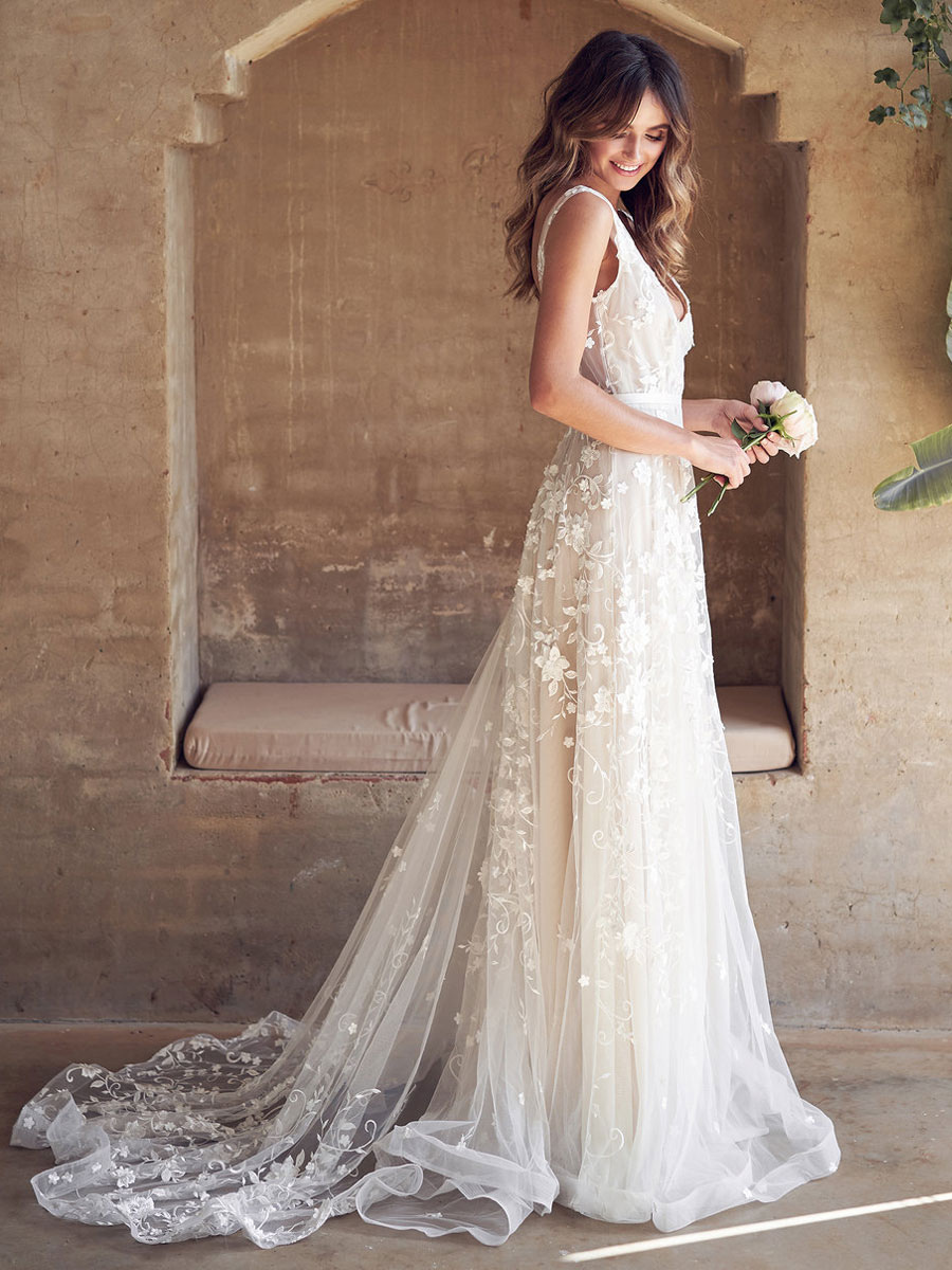 A-line V-neck Sleeveless Lace Bridal Dress With Buttons 2