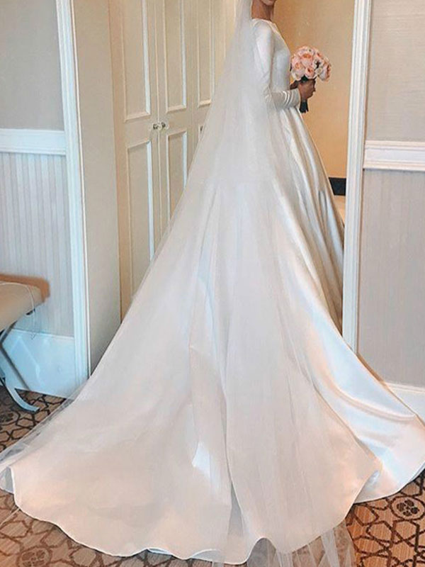 Sleeveless Chapel Train Lace Wedding Gown With Lace 3