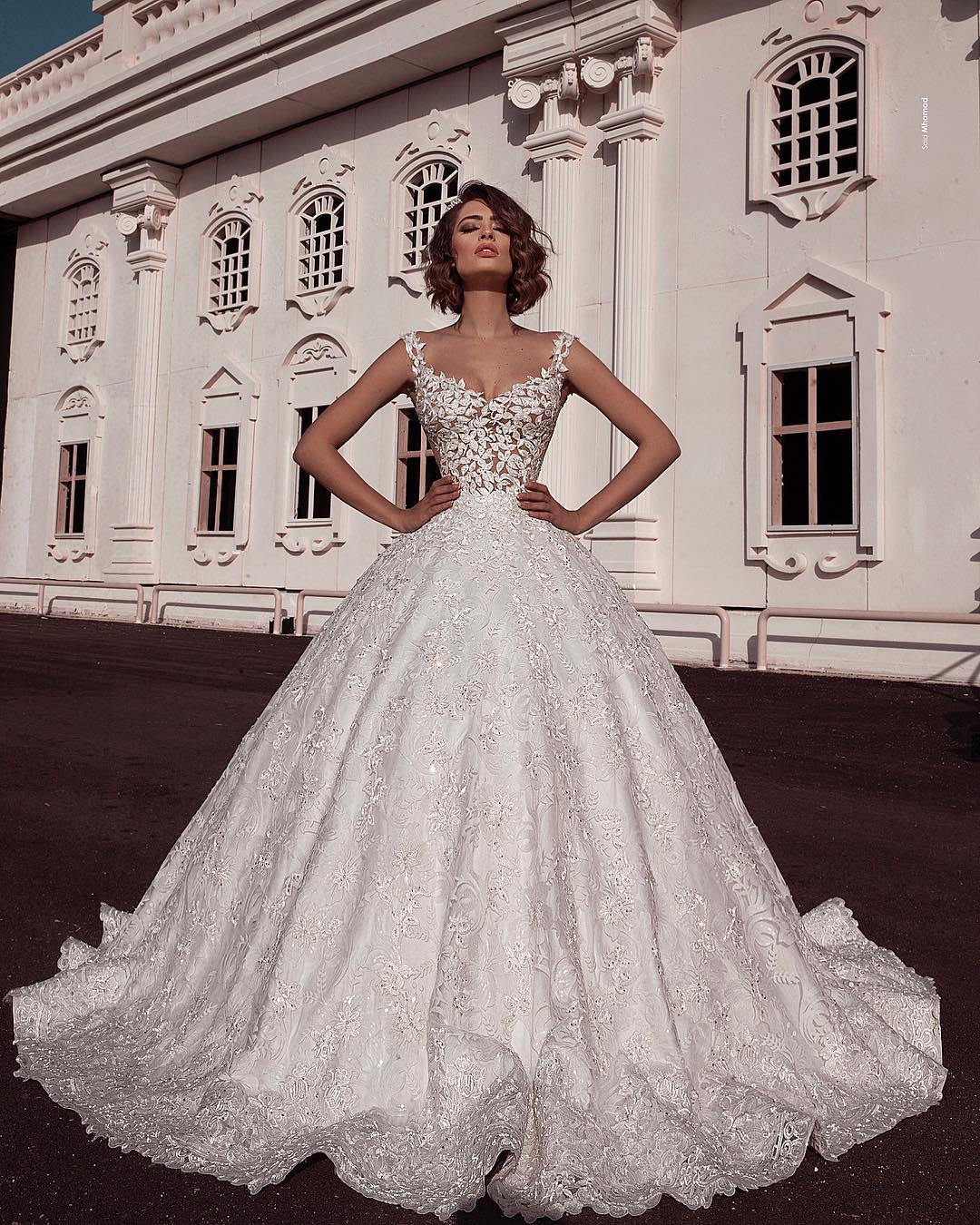 Ball Gown Spaghetti Straps Sleeveless Sweep / Brush Train Wedding Gown With Appliques 2