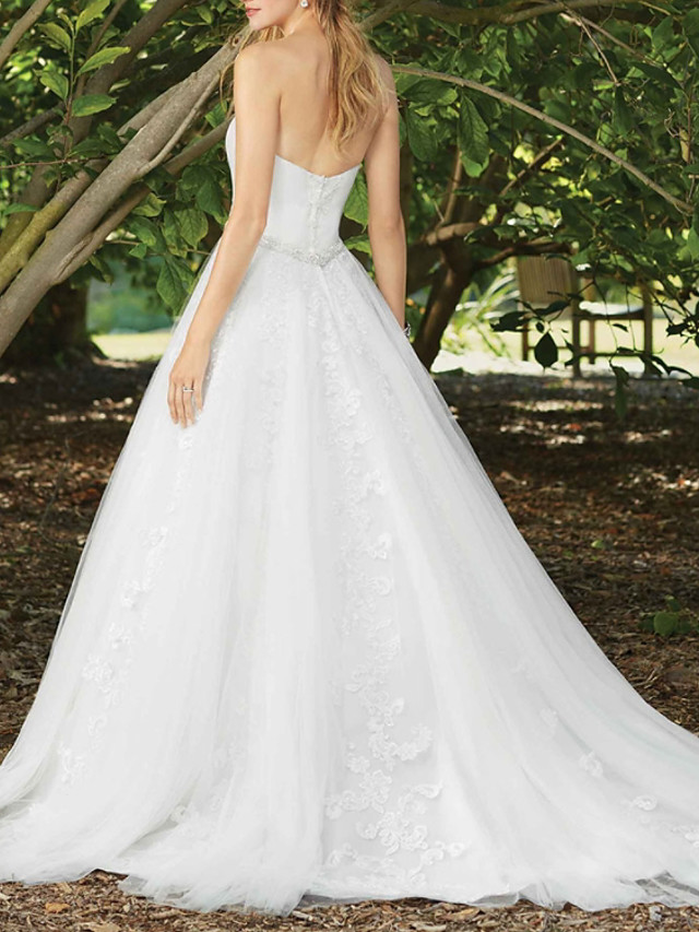 A-line Sweetheart Neck Sleeveless Court Train Tulle Wedding Gown With Buttons 2