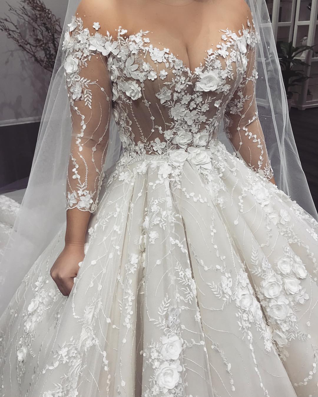 Jewel Neck Sweep / Brush Train Wedding Dress With Appliques 3