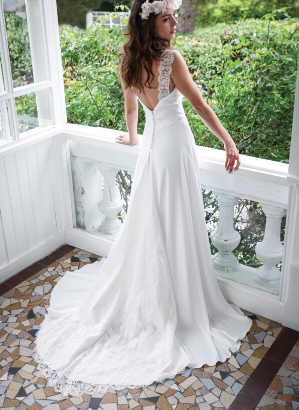 Sleeveless A-Line Lace Beach Wedding Dress with Open Back 2