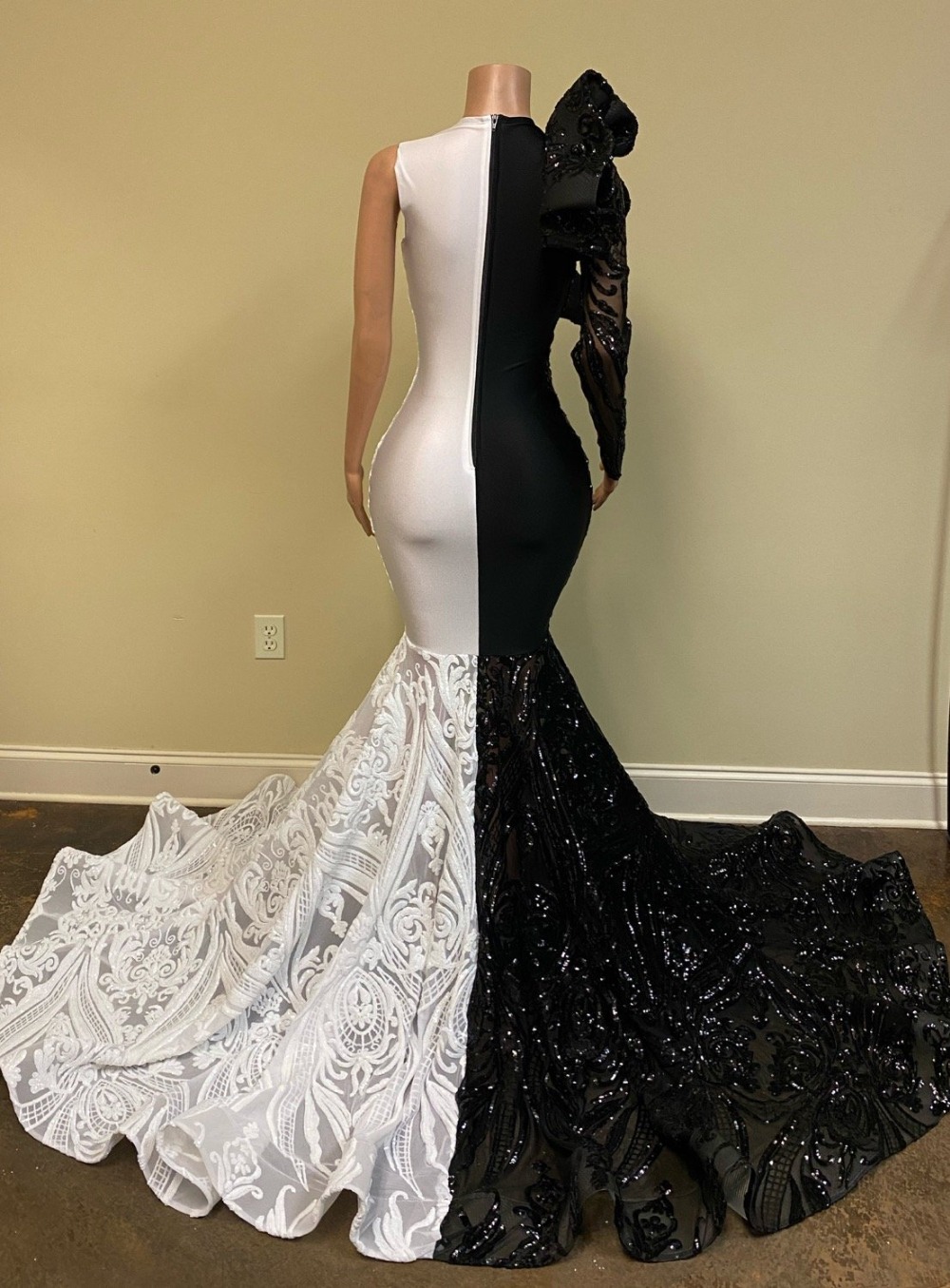 Mermaid One Shoulder V-neck Long Sleeves Floor-length Organza Evening Dress With Pattern 2