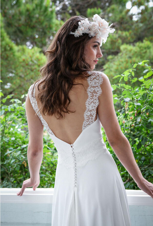 Sleeveless A-Line Lace Beach Wedding Dress with Open Back 3