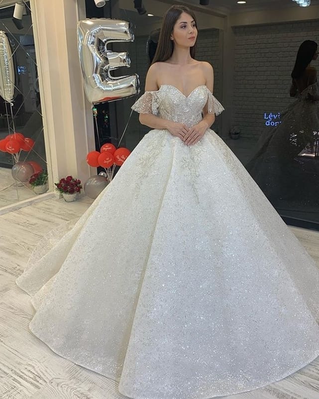 A-line Off-the-shoulder Sweetheart Neck Sleeveless Court Train Wedding Gown With Ruffles 2