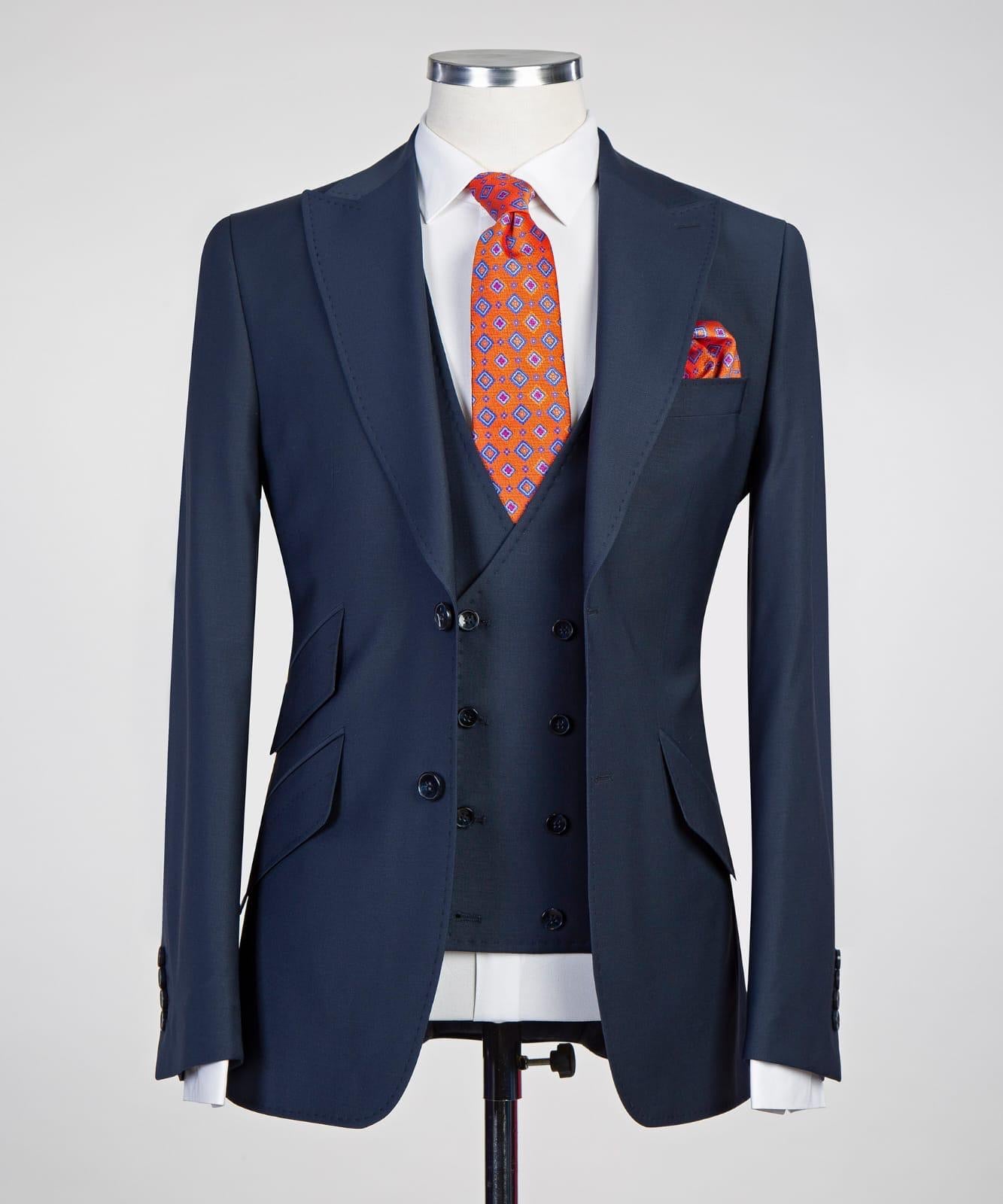 Dark Blue Three Pieces Business Men Suit with Peaked Lapel 5