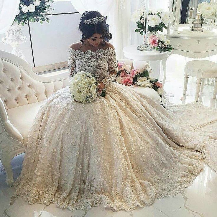 Ball Gown Scoop Neck Chapel Train Wedding Gown With Lace 3