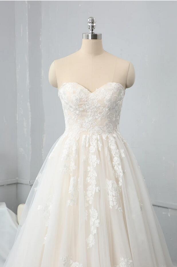 A-line Sweetheart Neck Sleeveless Sweep / Brush Train Lace Wedding Gown With Lace 3