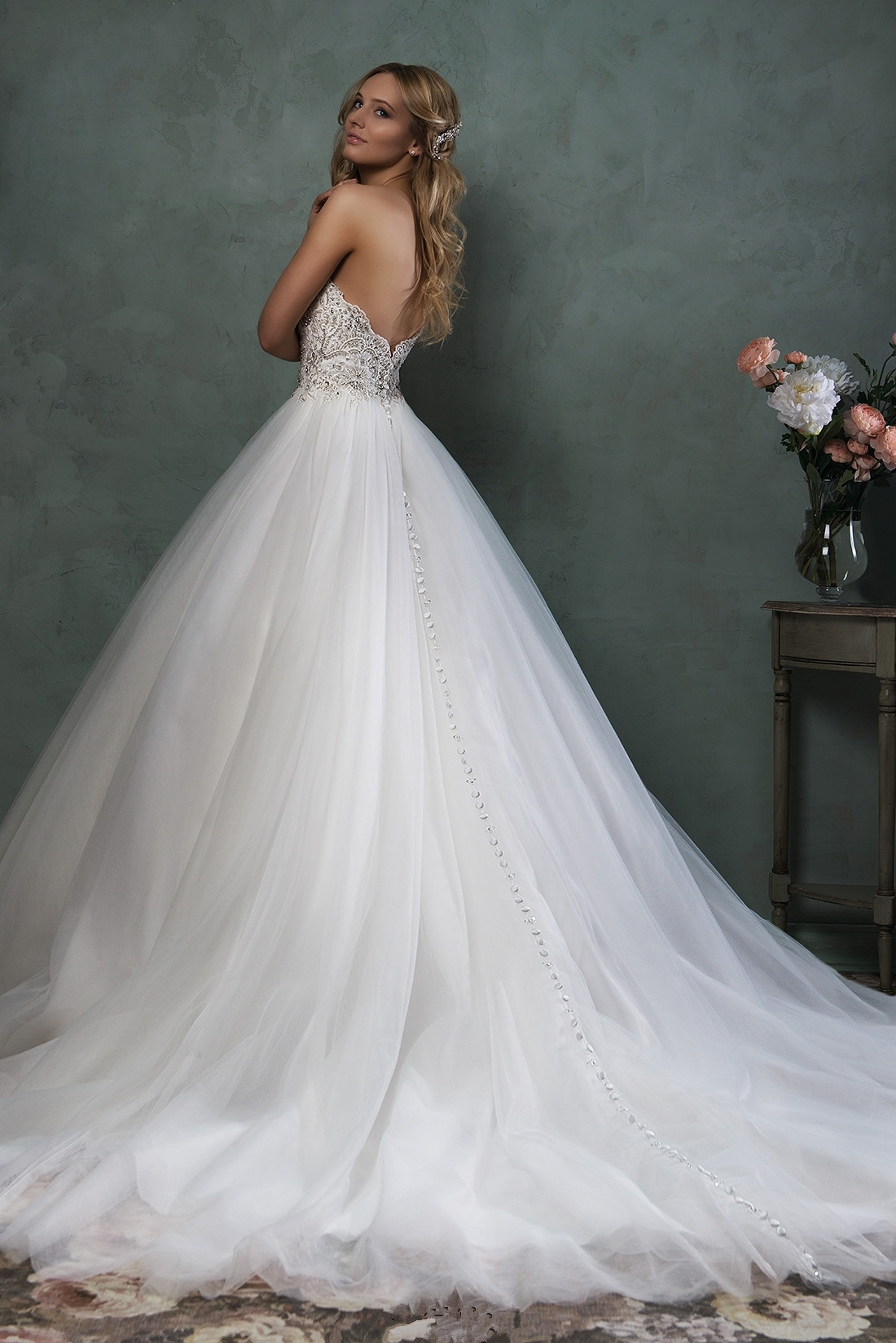 Sweetheart Neck Sleeveless Court Train Wedding Gown With Beading 2