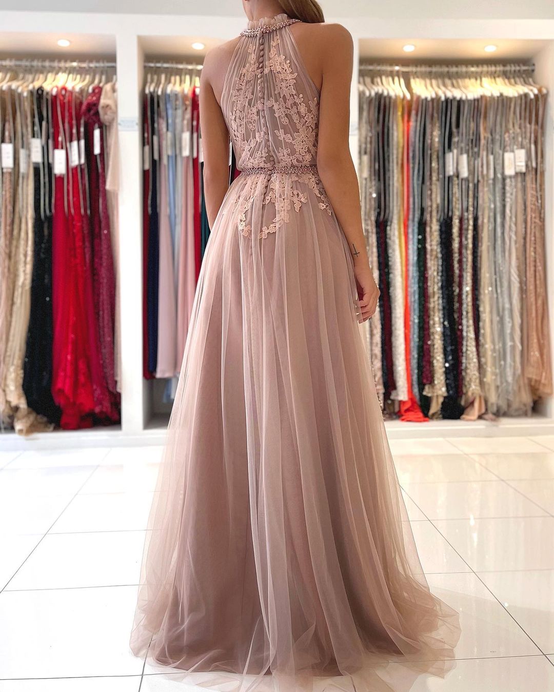 Column High Neck Sleeveless Floor-length Tulle Evening Dress With Lace 2