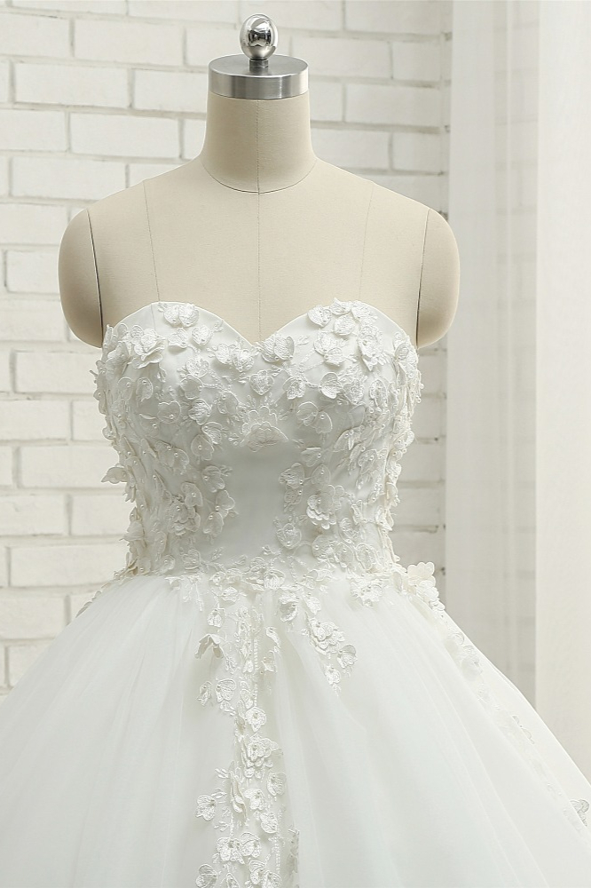 A-line Sweetheart Neck Court Train Tulle Wedding Gown With Appliques 4
