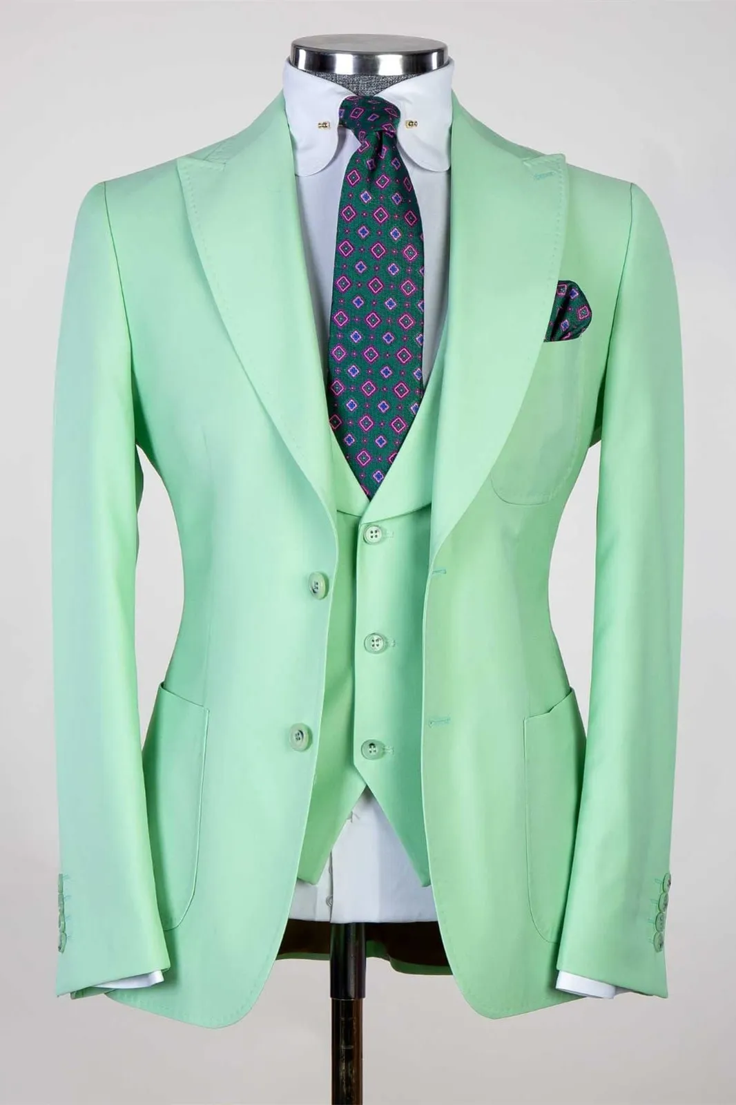Mint Green Peaked Lapel Three Pieces Men Business Suit 1