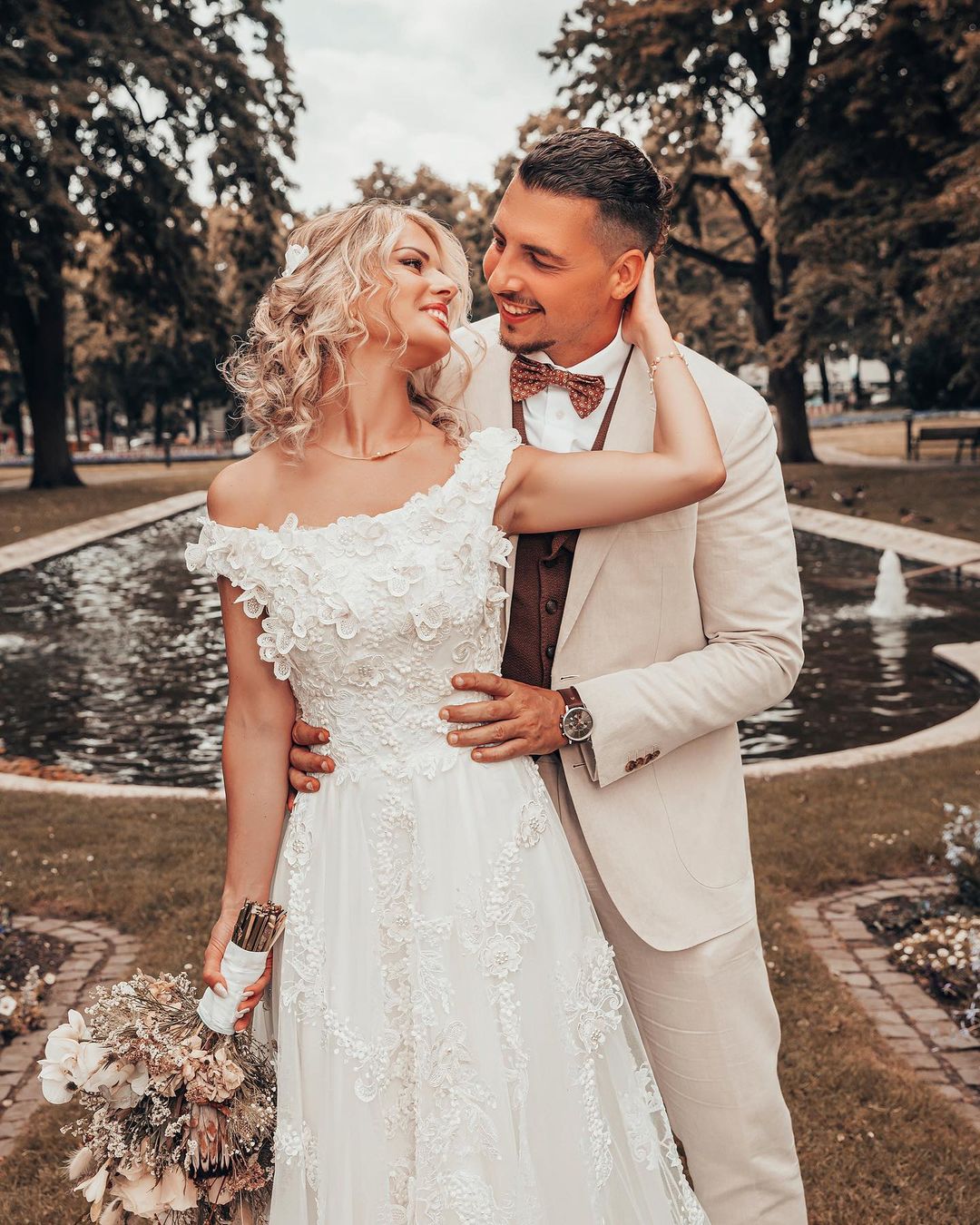A-line Off-the-shoulder Sleeveless Chapel Train Lace Wedding Gown With Pearls 2
