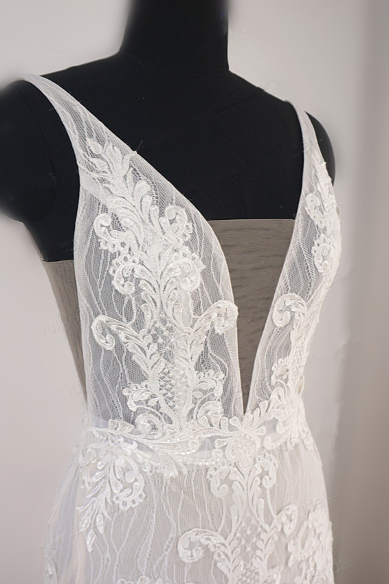 A-line Straps V-neck Sleeveless Floor-length Tulle Wedding Gown With Appliques 4
