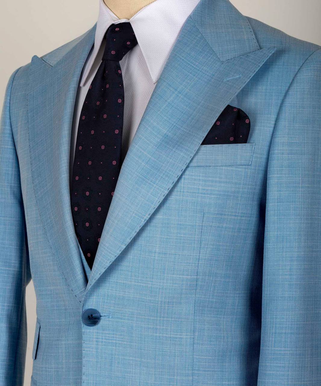 Sky Blue Three Pieces Peaked Lapel Men Suit 3