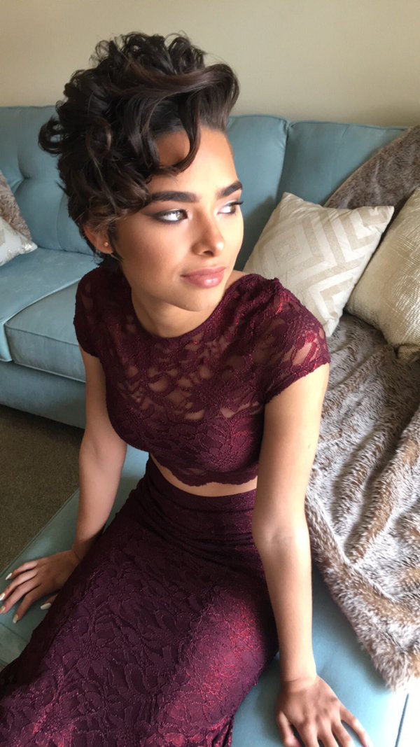 Column Scoop Neck Sweep / Brush Train Formal Dress With Lace 2