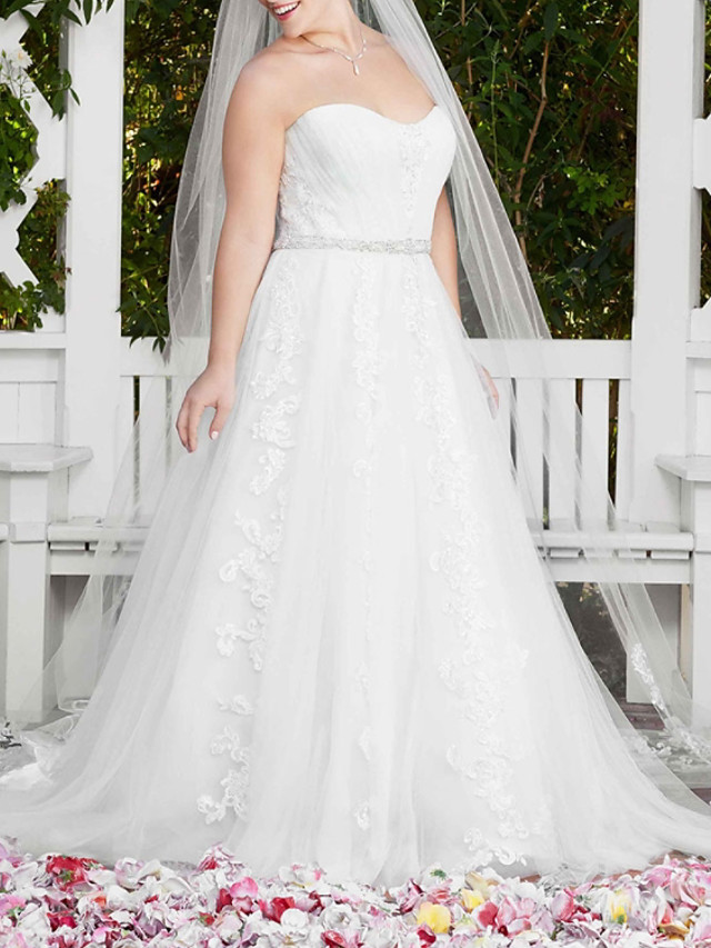 A-line Sweetheart Neck Sleeveless Court Train Tulle Wedding Gown With Buttons 7