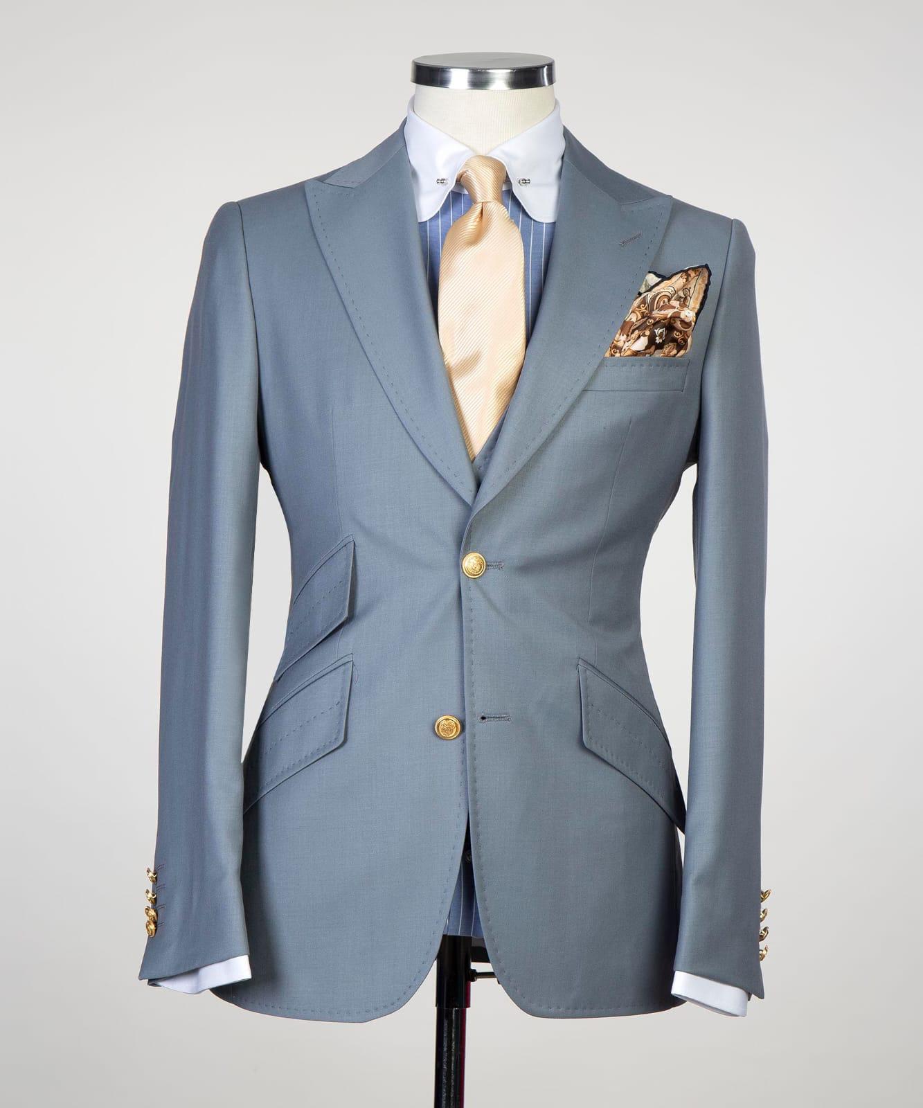 Grey Three Pieces Men Suit with Peaked Lapel 3