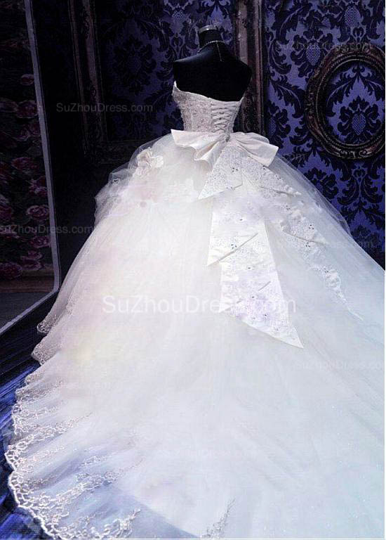 Ball Gown Sweetheart Neck Sleeveless Court Train Tulle Bridal Gown With Beading 3