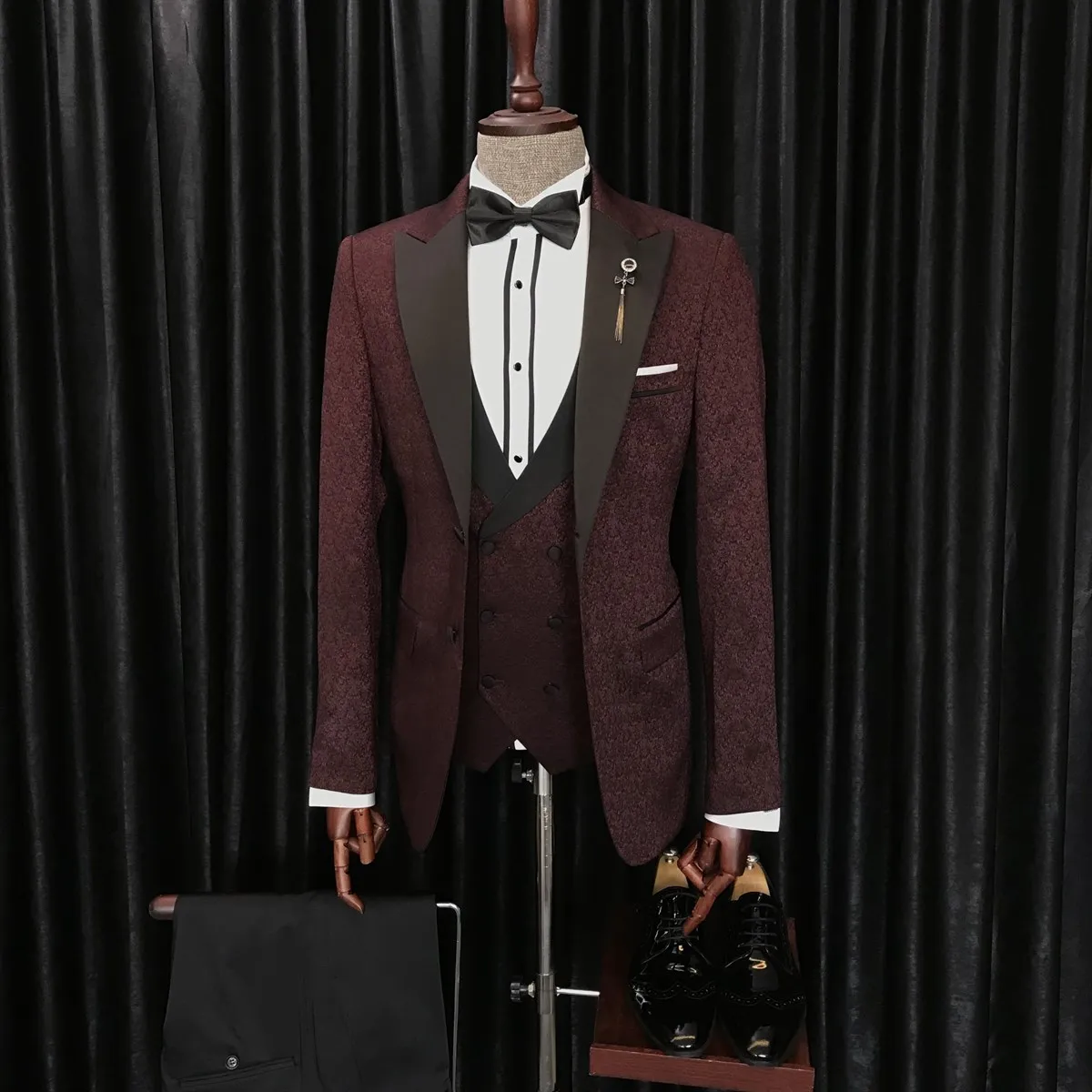 Burgundy Jacquard Wedding Men Suit 3