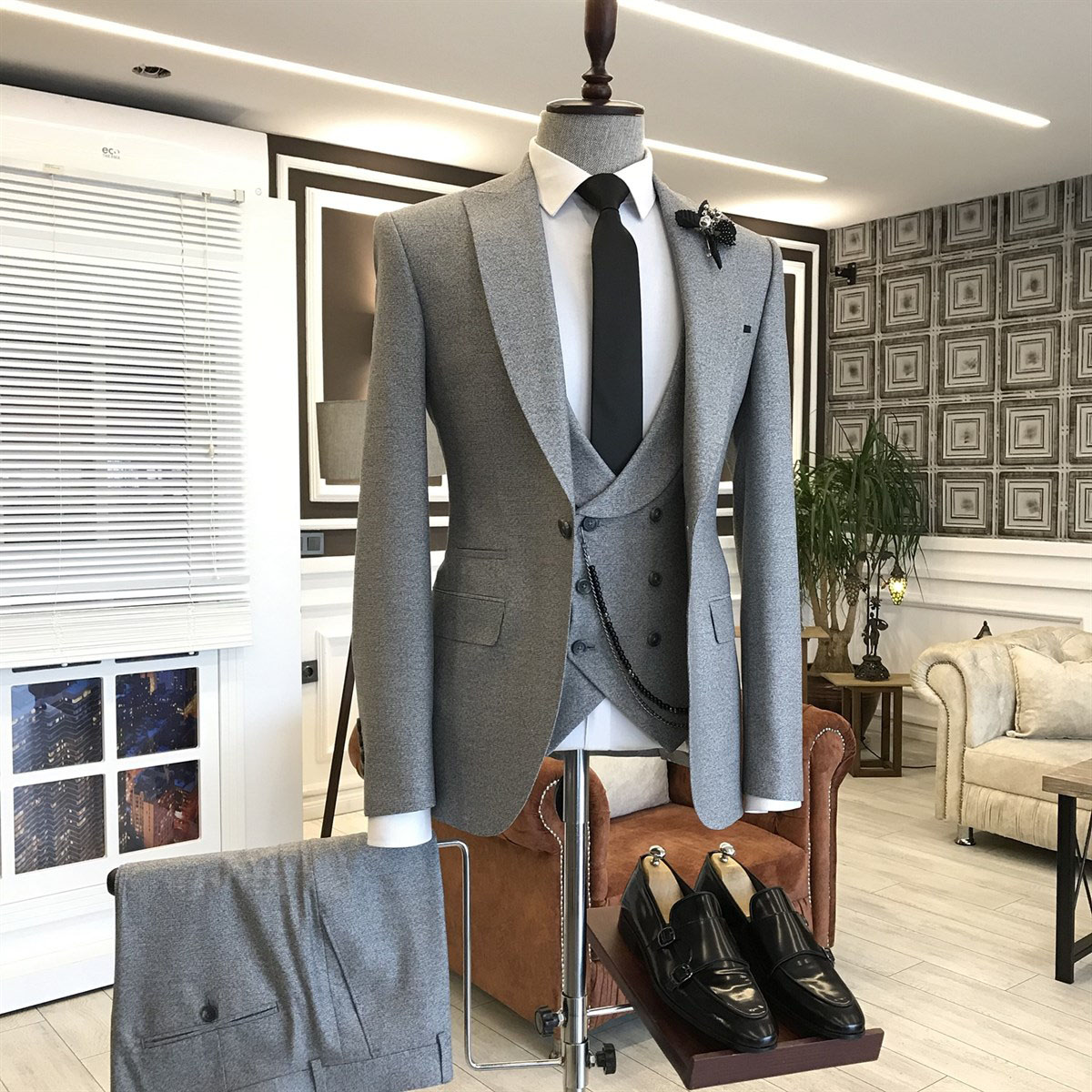 Gray Peaked Lapel Business Suit 2