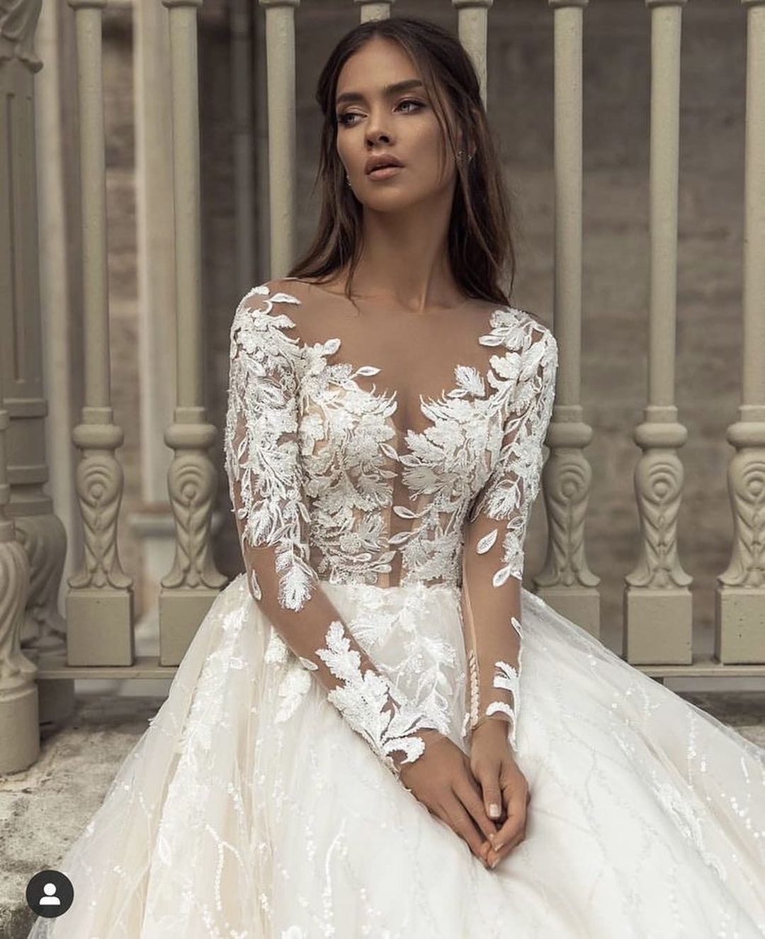 A-line Jewel Neck Long Sleeves Chapel Train Tulle Wedding Gown With Lace 3