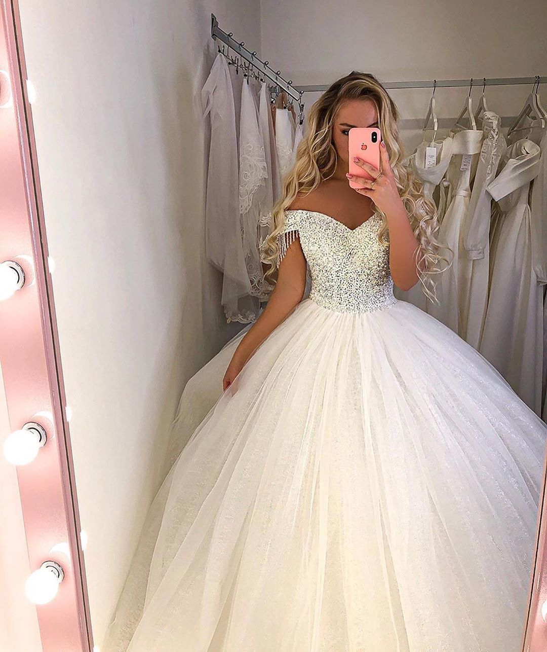 Sweetheart Neck Sleeveless Court Train Tulle Bridal Gown With Pearls 3