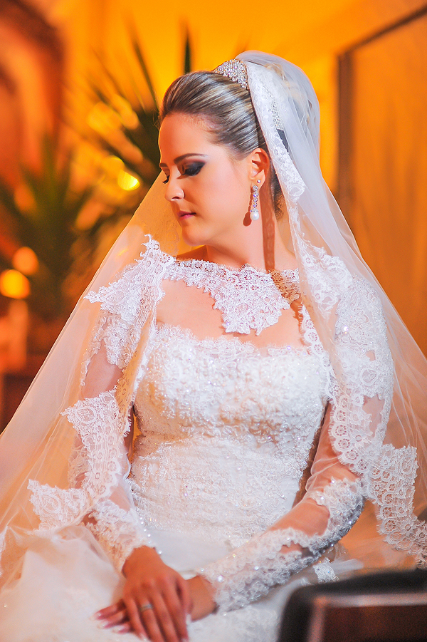 A-line Chapel Train Tulle Wedding Gown With Lace 4