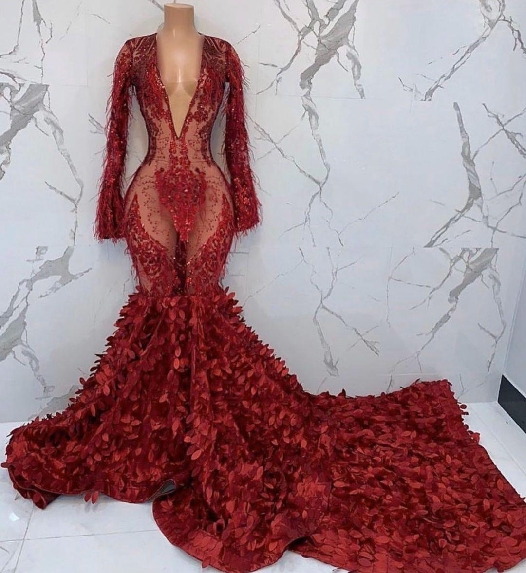 Mermaid Plunging Neckline Sweep / Brush Train Evening Dress With Appliques 2