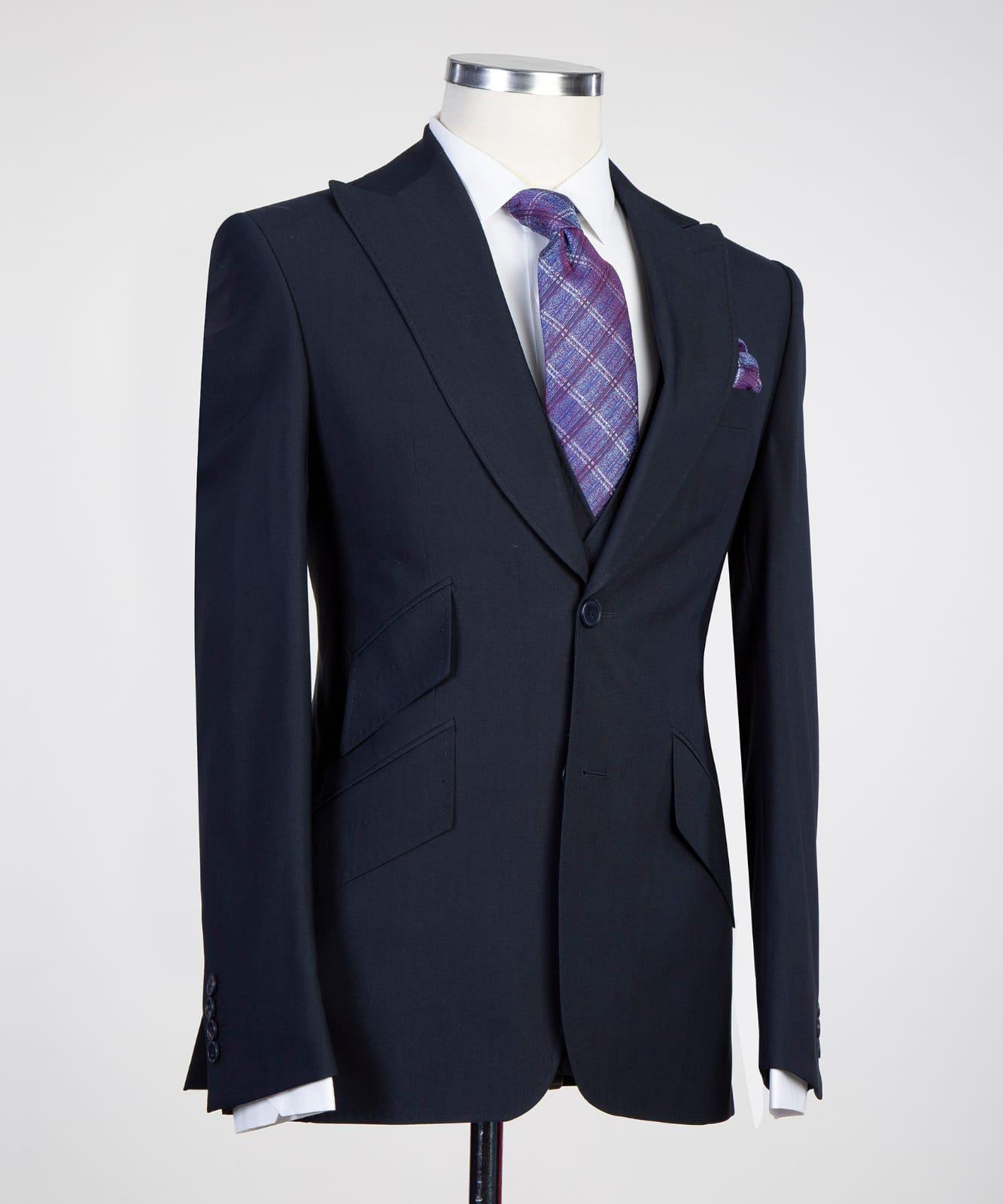 Dark Navy Three Pieces Men Suit with Peaked Lapel 3