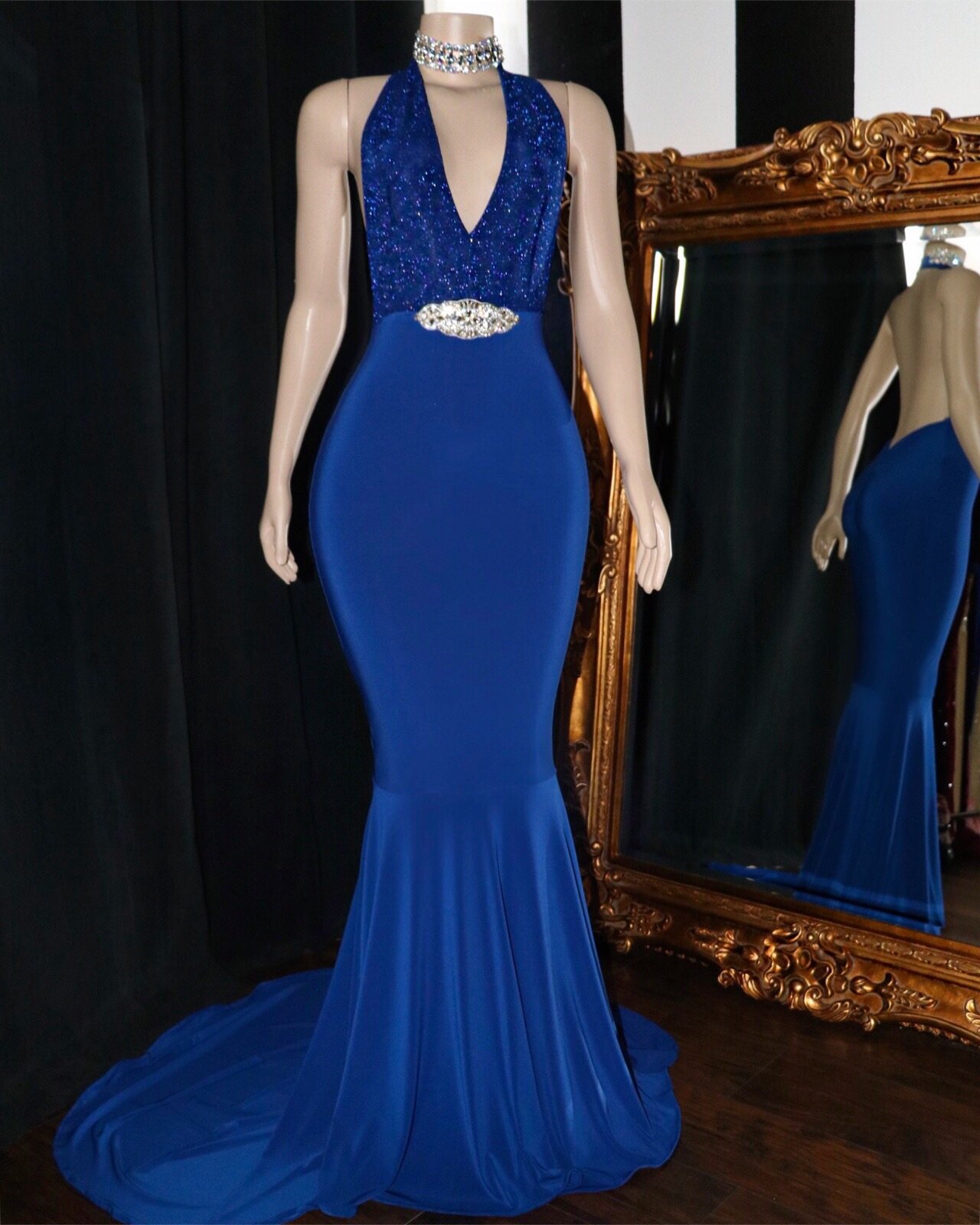 Mermaid V-neck Sleeveless Sweep / Brush Train Evening Gown With Sequins 2