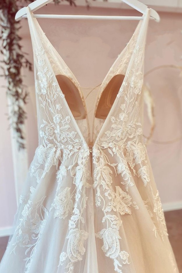 A-line V-neck Sleeveless Sweep / Brush Train Tulle Wedding Dress With Appliques 4