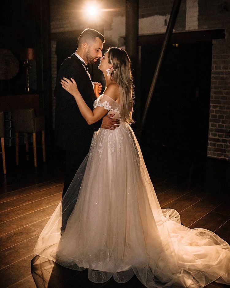 A-line Sweetheart Neck Sleeveless Chapel Train Tulle Bridal Gown With Lace 8