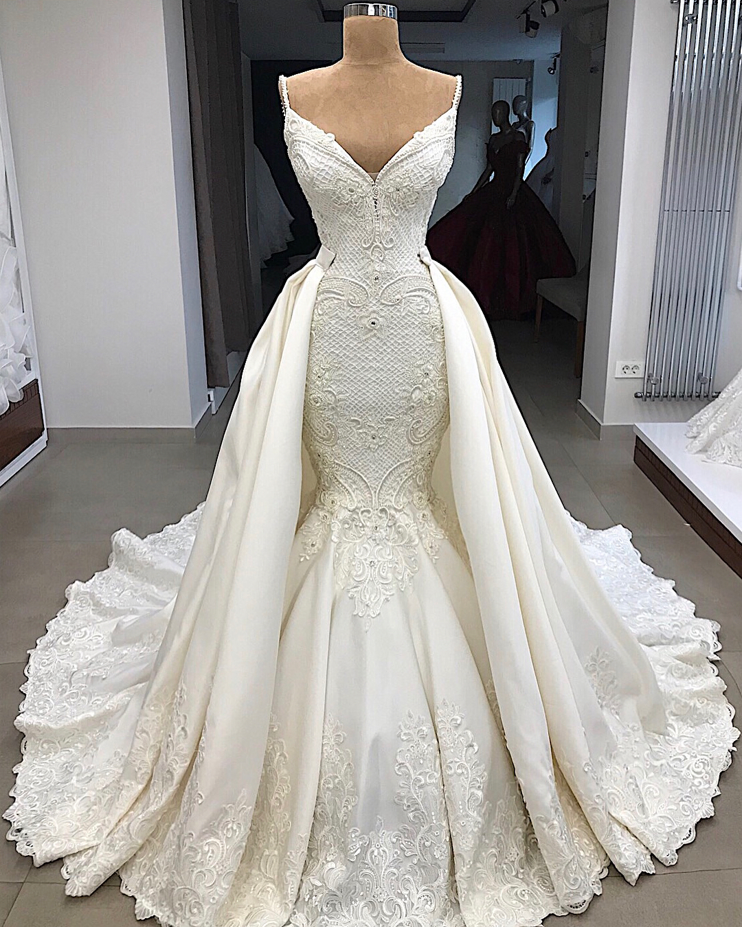 Mermaid Spaghetti Straps Sleeveless Chapel Train Satin Wedding Dress With Appliques 5