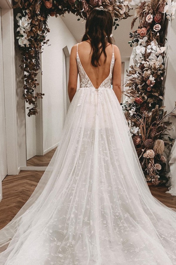 A-line Spaghetti Straps Sleeveless Sweep / Brush Train Tulle Bridal Gown With Appliques 2