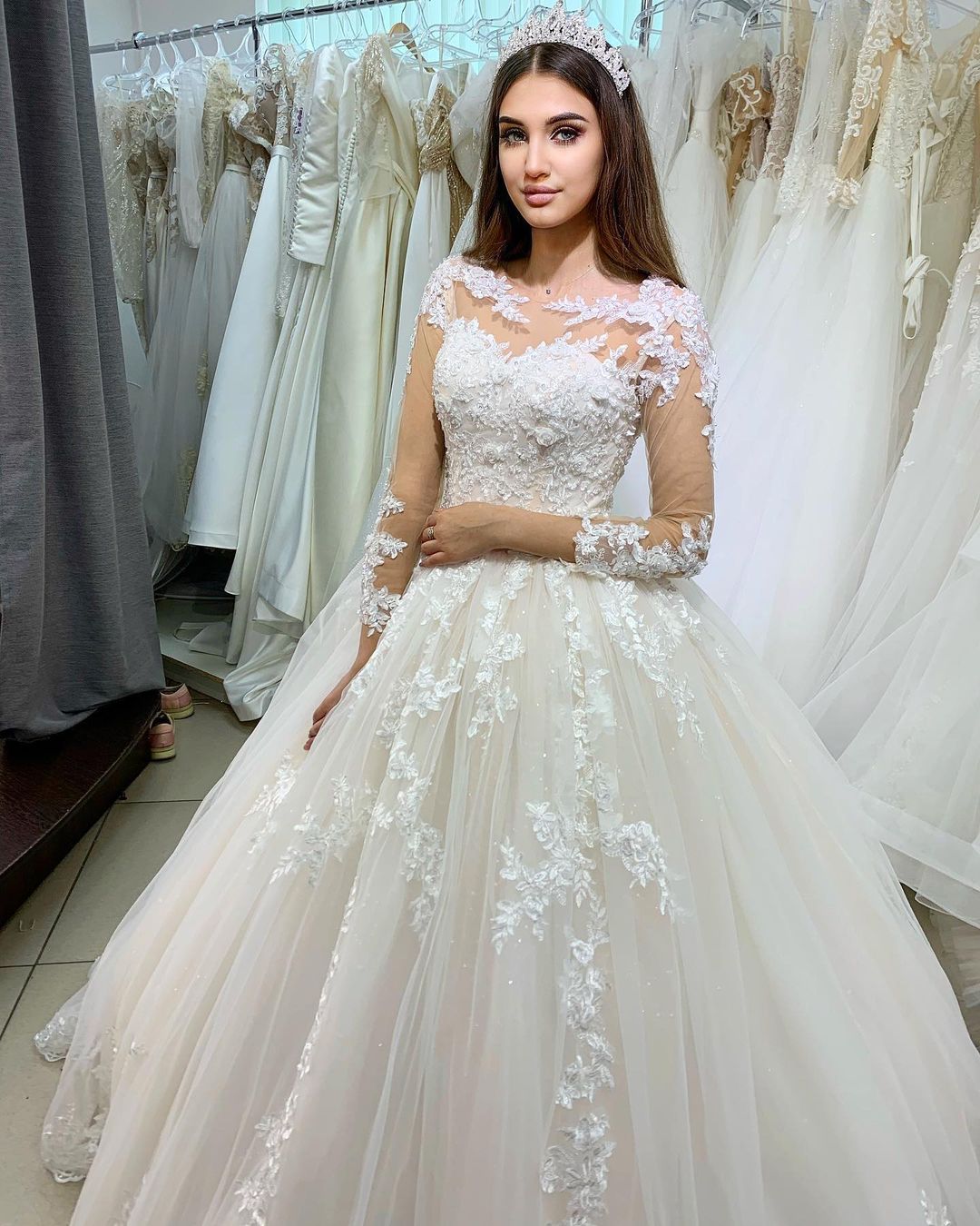 Jewel Neck Long Sleeves Court Train Tulle Bridal Gown With Lace 2
