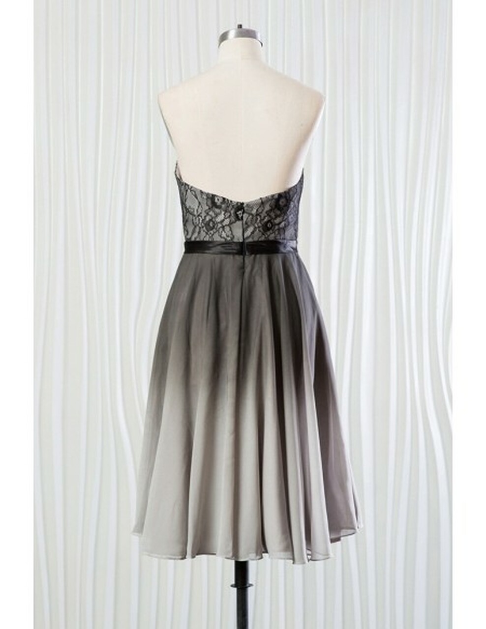 A-line Sweetheart Neck Sleeveless Knee-length Bridesmaid Outfit 2