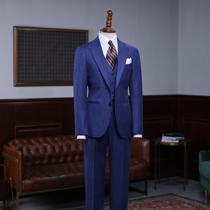 Blue Notched Lapel Business Suit For Men 2