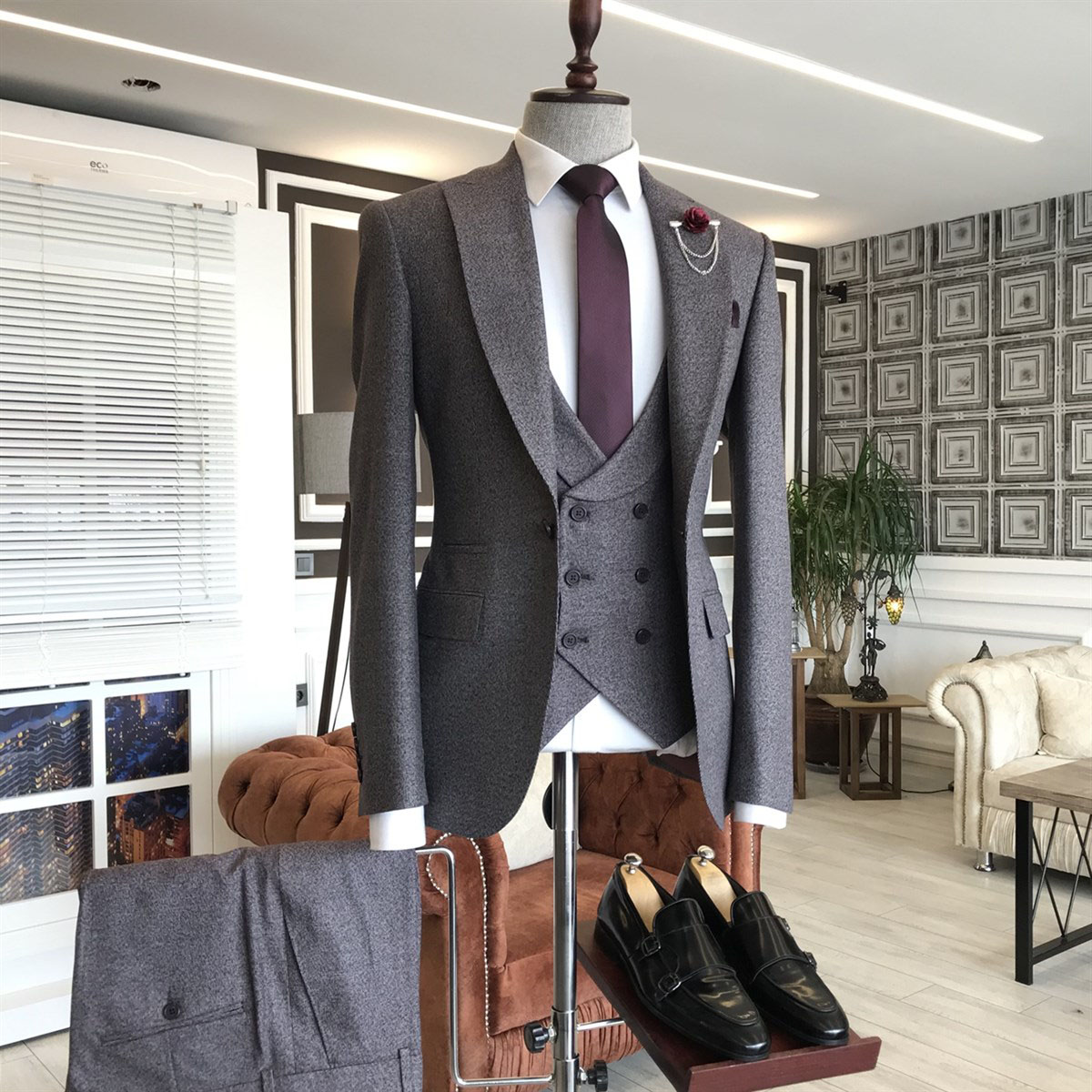 Black Peaked Lapel Business Suit 2