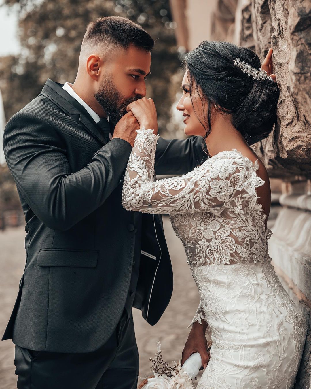 Mermaid V-neck Long Sleeves Chapel Train Lace Bridal Gown With Lace 5