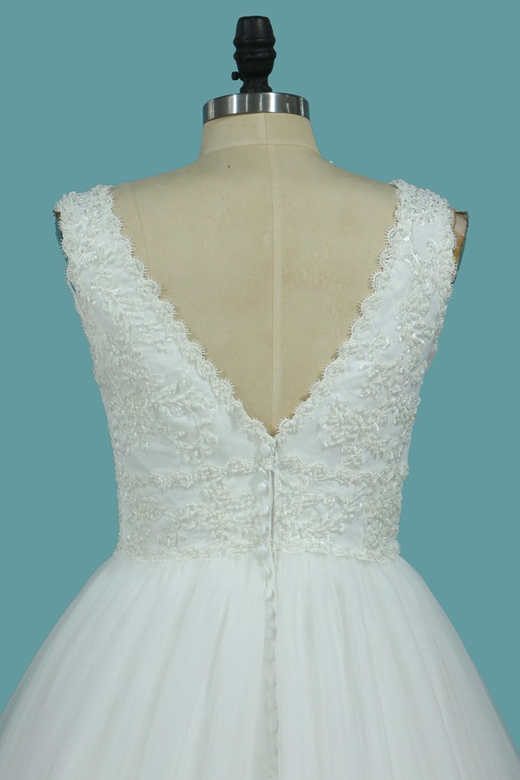 V-neck Sleeveless Floor-length Tulle Bridal Gown With Appliques 4