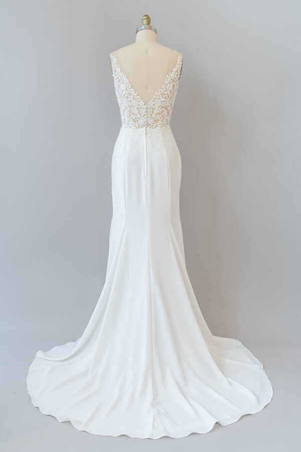 Column V-neck Sleeveless Chapel Train Spandex Bridal Gown With Appliques 2