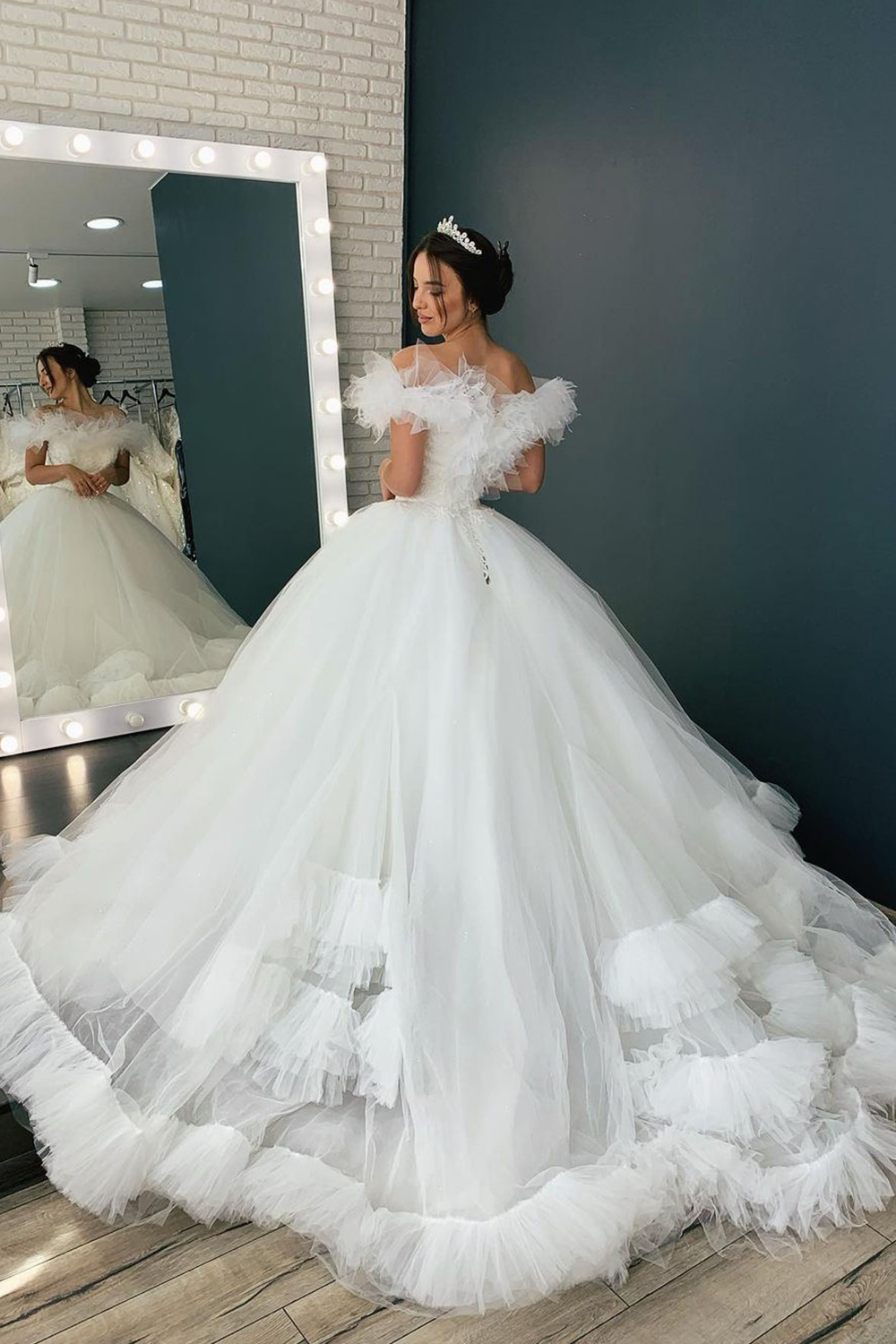 A-line Bateau Neck Cap Sleeves Chapel Train Tulle Bridal Attire With Lace 2