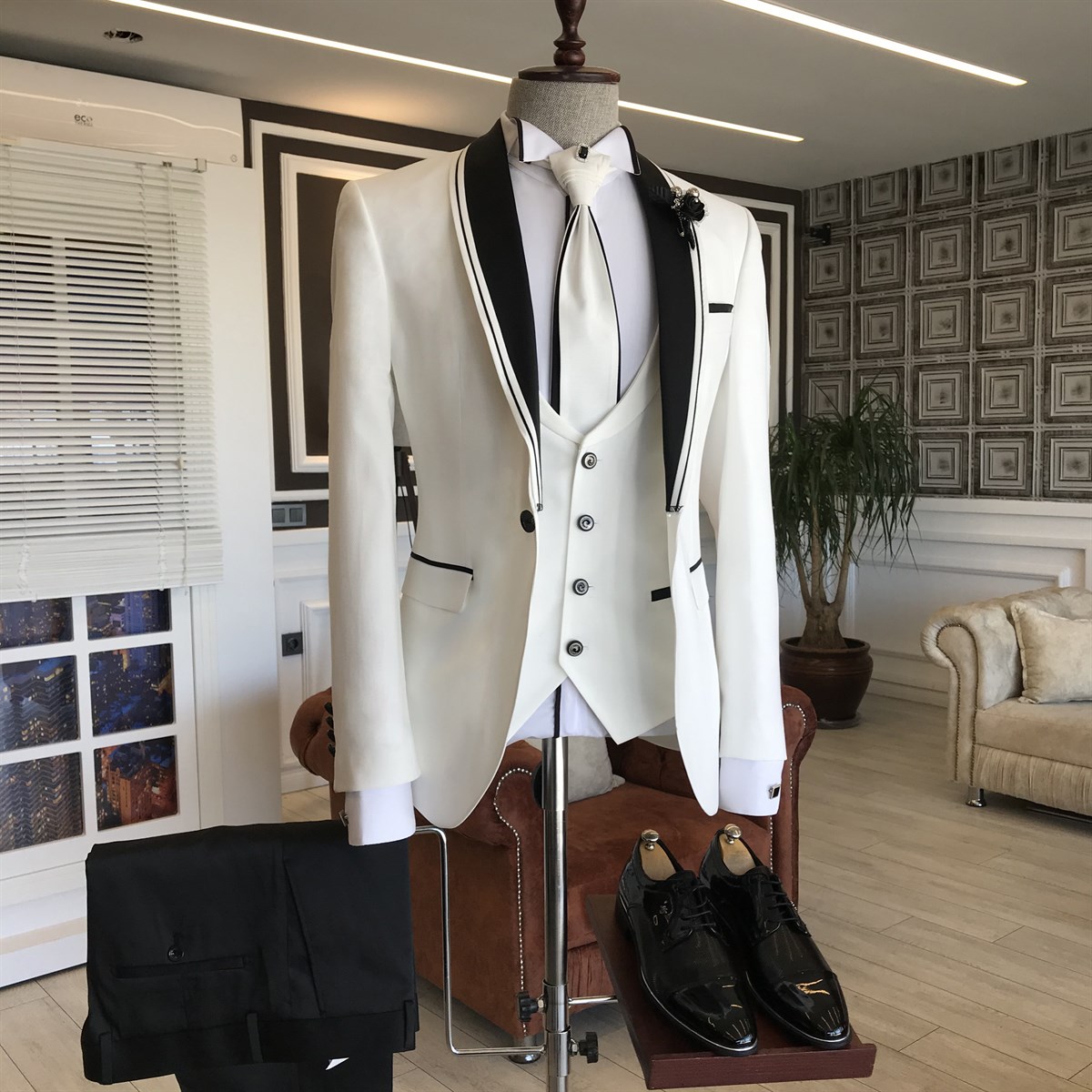 White Slim Fit Bespoke Men's Suit with Black Shawl Lapel for Wedding 2