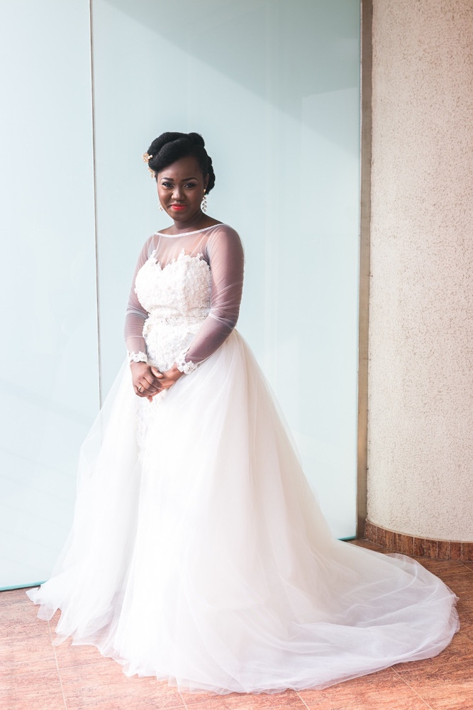 A-line Jewel Neck Sweep / Brush Train Tulle Bridal Gown With Lace 3